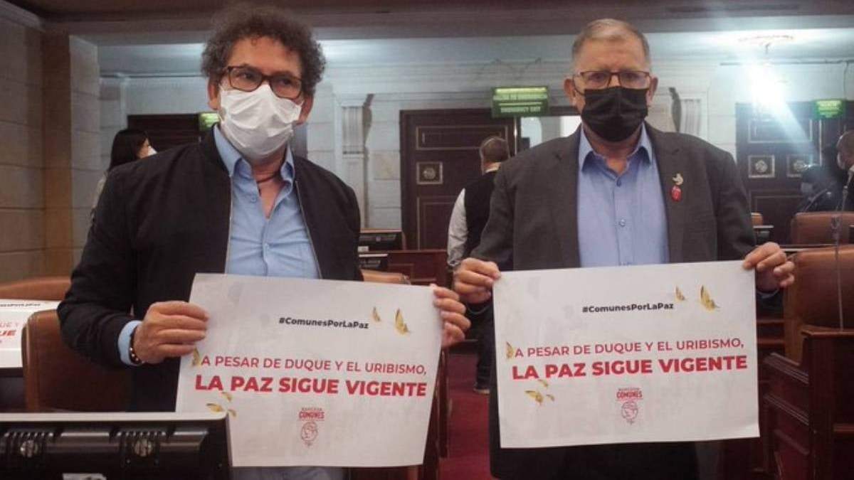 A la derecha, Rodrigo Granda, exlíder de las FARC