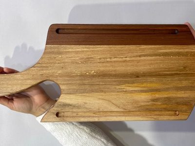 Con una tabla de picar vieja y un vaso descartable: creá esta divina pizarra organizadora para tu casa