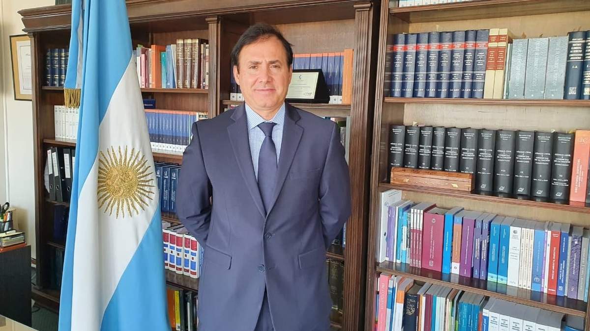 El juez que otorgó la cautelar a favor de Karina Milei es investigado por abuso y maltrato