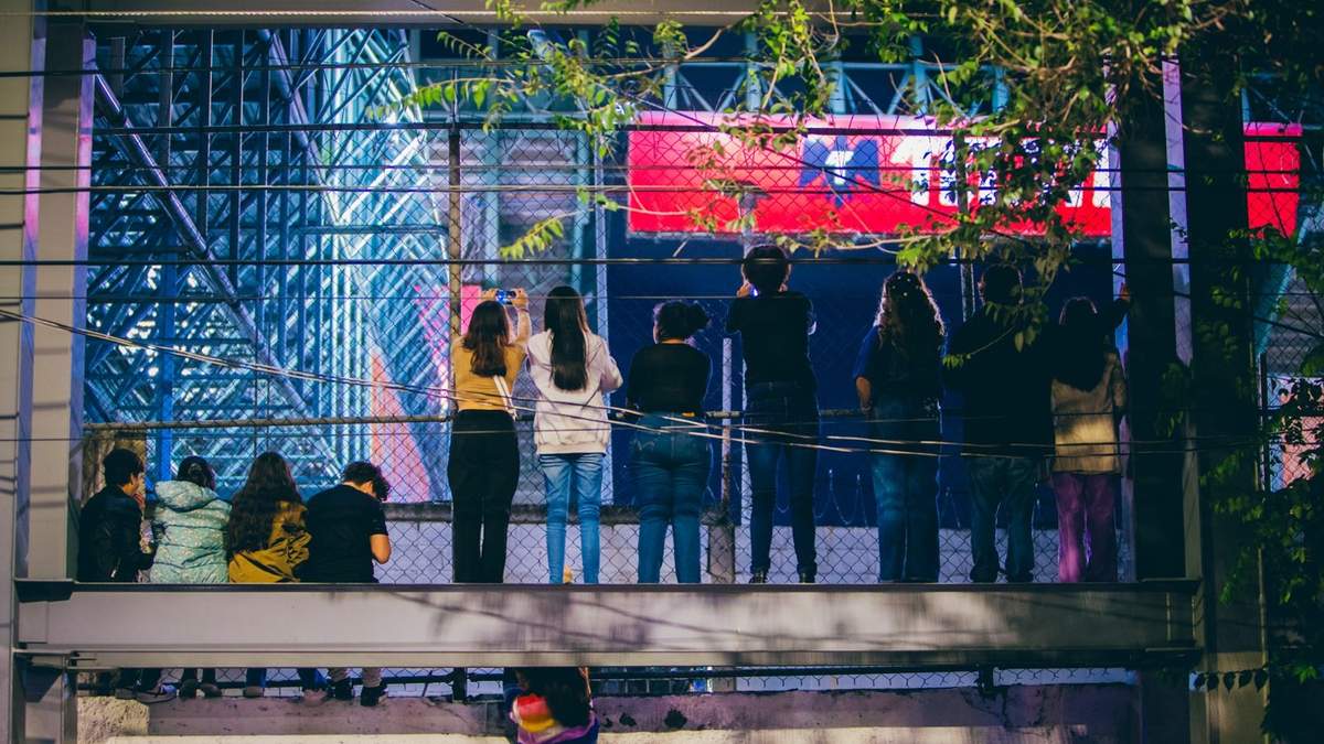 Swifties afuera del Foro Sol