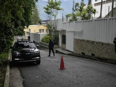 Escritor colombiano declina designación a embajada tras críticas por mensajes en redes sobre sexo