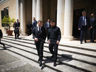 Zelenski comenta con Starmer y Macron su reunión con Trump en el Vaticano