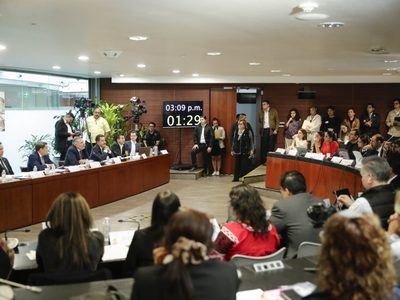 Aprueban en comisiones la iniciativa que impide impugnar las reformas constitucionales