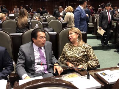 Uso obligatorio de cubrebocas y toque de queda, propone diputada de Morena
