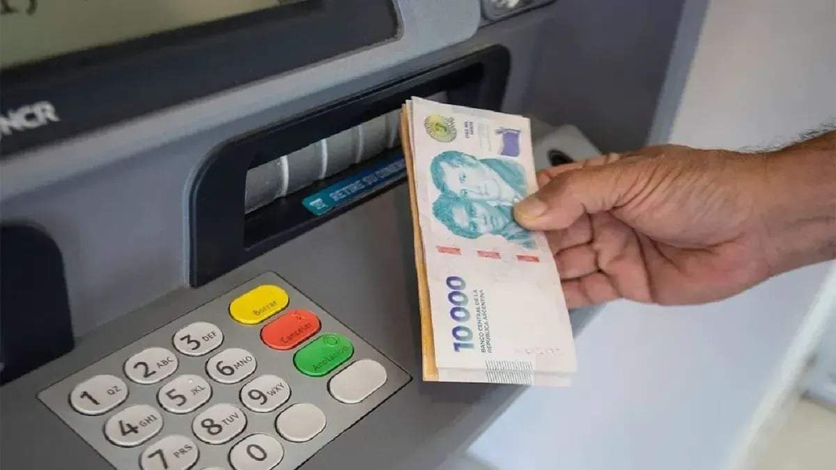 Se podrá retirar dinero de los cajeros automáticos, pero los depósitos podrían verse impactados recién el viernes