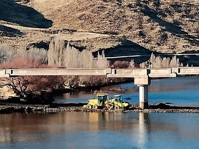 El nuevo puente de La Rinconada sobre el río Collón Curá está en su etapa final