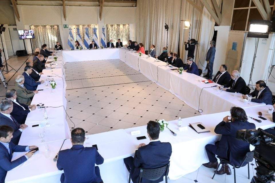 Los gobernadores reunidos con el presidente de la Nación. Fuente: (Twitter)
