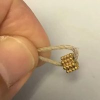 Israel: un niño descubre una cuenta de oro de hace 3 mil años en excelente estado