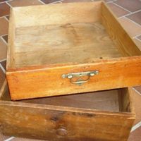 Si tenés cajoneras viejas, no las tires: mirá el hermoso estante que podés crear para guardar cosas