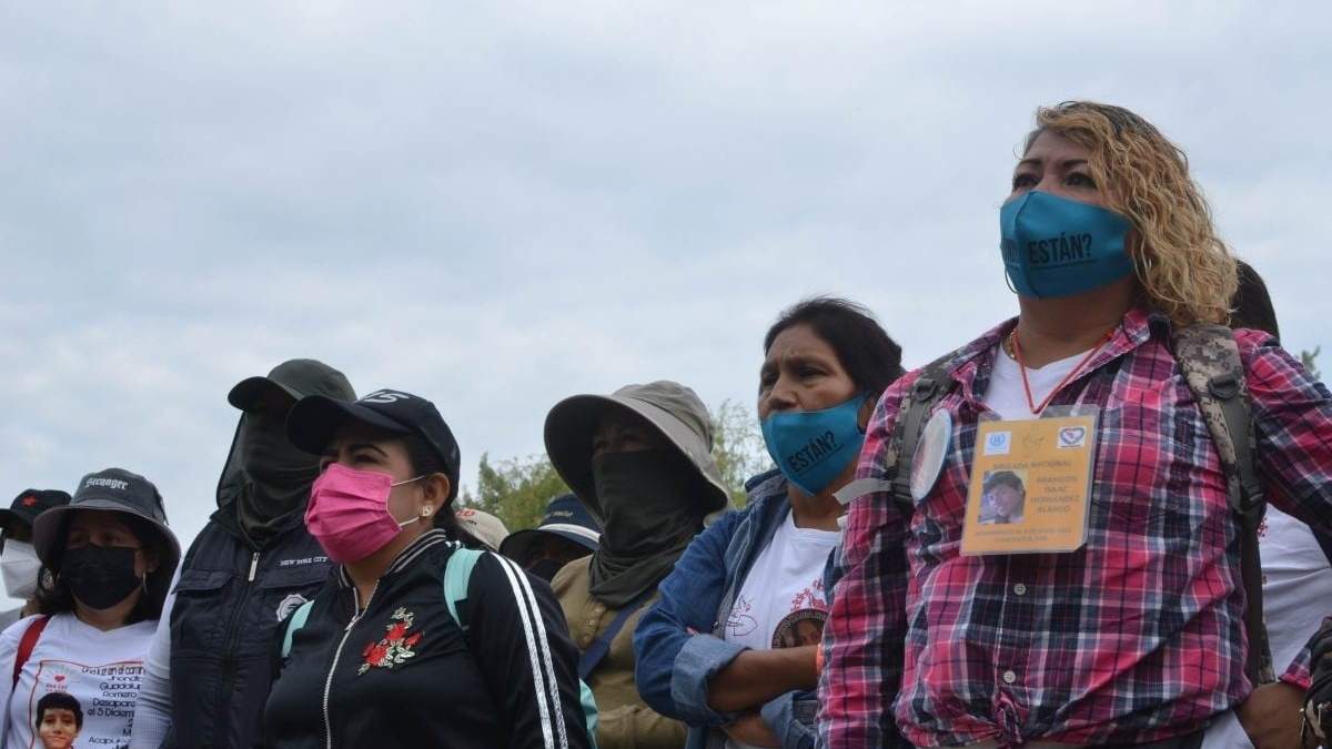 Familiares a punto de comenzar los trabajos de búsqueda en campo en la mina de Mixtlalcingo