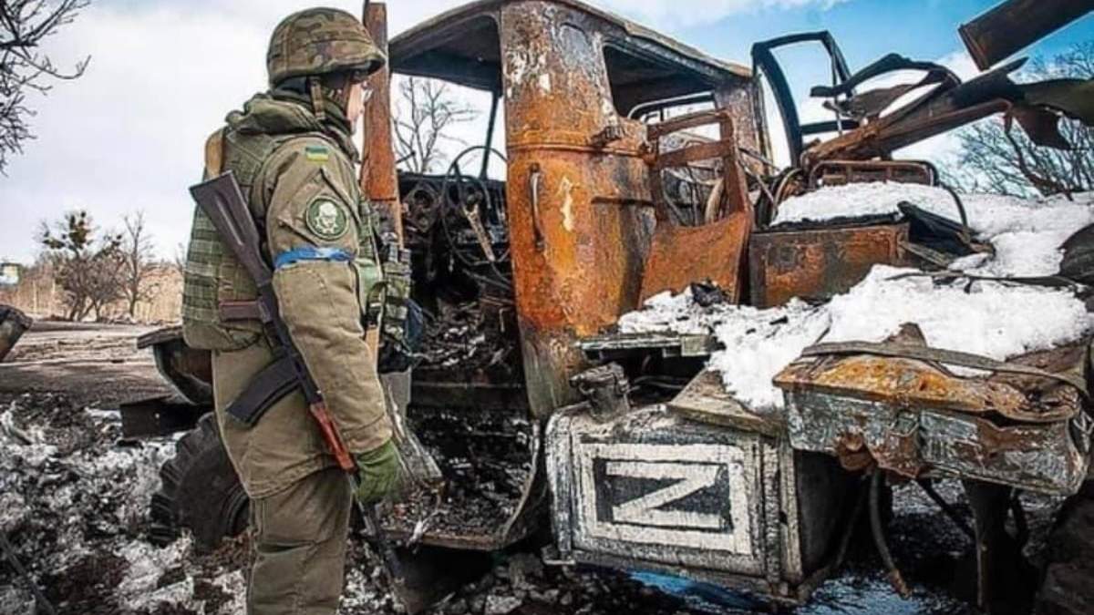 Un vehícuo ruso destruido en Ucrania