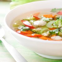 Sopa nocturna: la valiosa receta para degustar antes de dormir, que mejora la digestión y es muy nutritiva