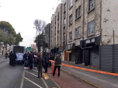 Niño de seis años muere al caer de un tercer piso en Insurgentes