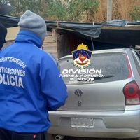 La Policía recuperó dos autos en un allanamiento: uno ya estaba siendo pintado
