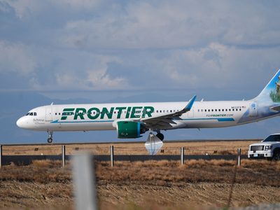 Avión de Frontier atropella a una persona en el Aeropuerto de Denver (Video)