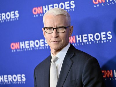Anderson Cooper anuncia su salida de “60 Minutes”; permanecerá en CNN
