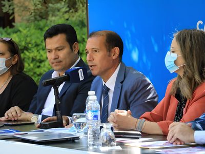 En un acto de entrega de notebooks, el Gobierno garantizó el inicio del ciclo lectivo de 2022