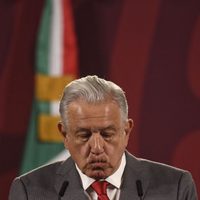 AMLO aplaude asamblea a favor de la reforma eléctrica y calla sobre loas a su persona