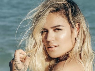 ¡Uff! Se coló una foto inédita de Karol G en el agua y dando la espalda: ¡Ángulo perfecto!
