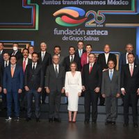 Marcelo Ebrard y Zoé Robledo acuden a la comida de Salinas Pliego por los 25 años de Azteca