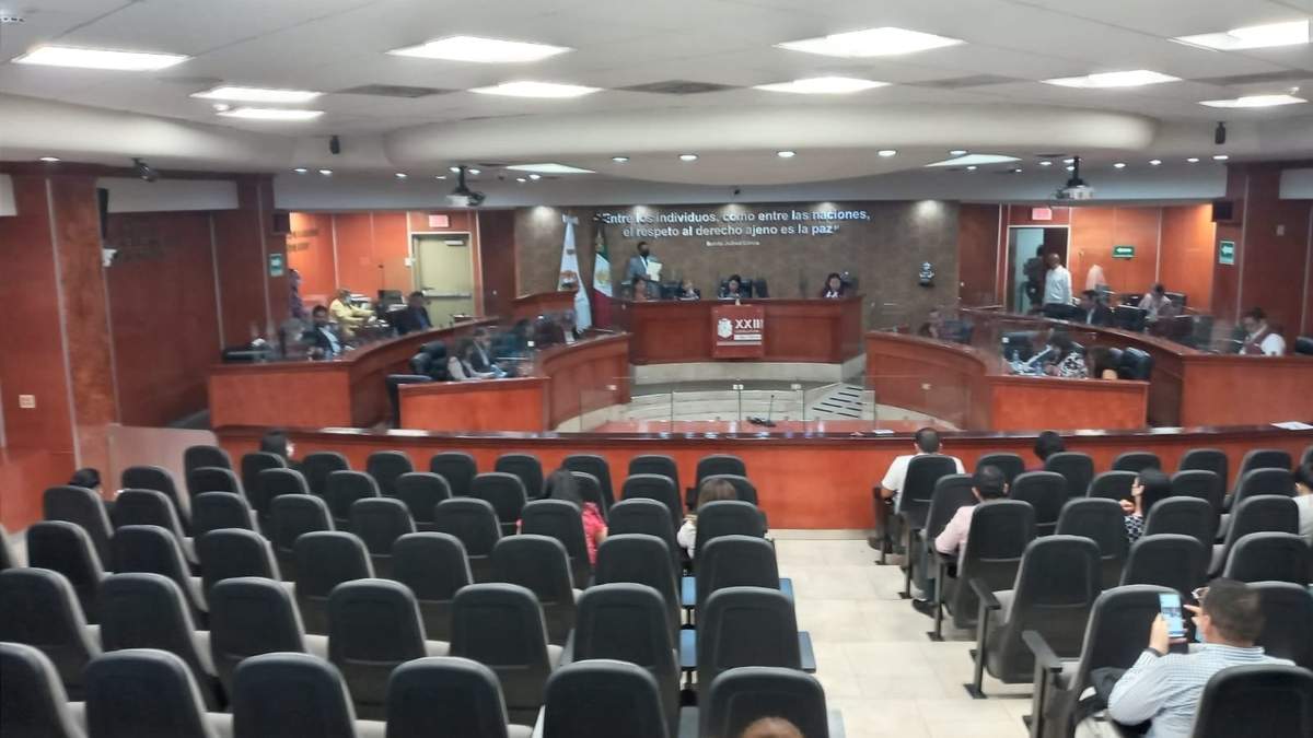 Sesión en el Congreso de Baja California