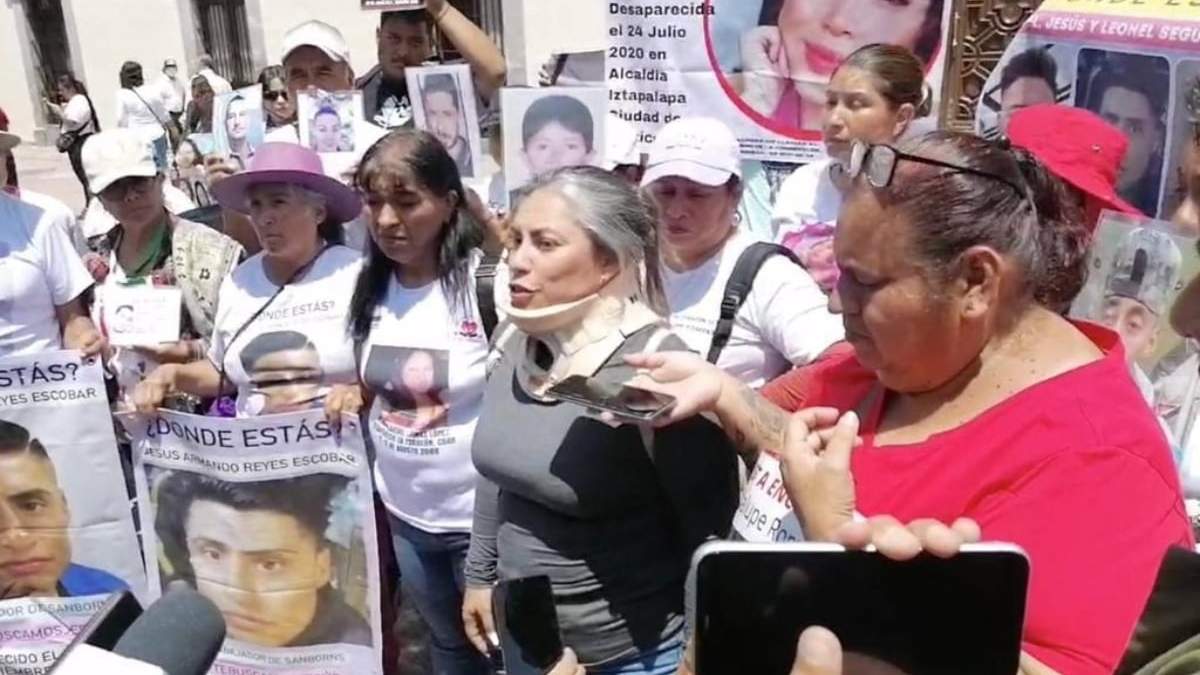 Protesta de familiares de desaparecidos en las oficinas del gobierno de Querétaro