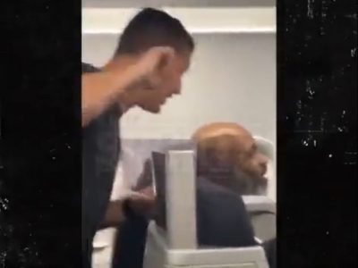 Captan a Mike Tyson golpeando a pasajero que lo molestaba en un avión (Video)