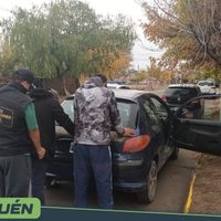 Detuvieron a dos hombres armados que hacían "inteligencia" en el barrio Progreso