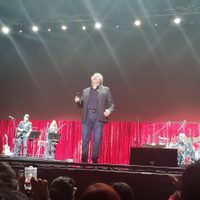 Serrat durante su concierto en el FIC: “Gracias a los músicos que hacen sonar las canciones…”