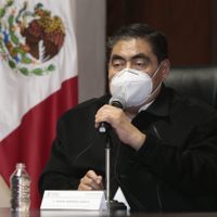 Miguel Barbosa anuncia demanda por daño moral contra Emilio Lozoya