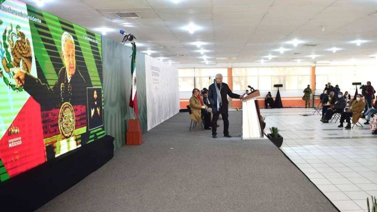 AMLO pidió se reprodujera el video de ayer cuando acusó a Reforma de servir a la mafia del poder