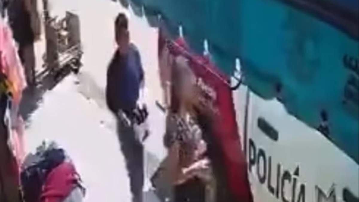 E jefe policiaco iba acompañado de una mujer