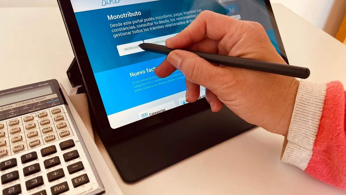 Aumentaron las escalas y cuotas del monotributo. Fuente: (X)