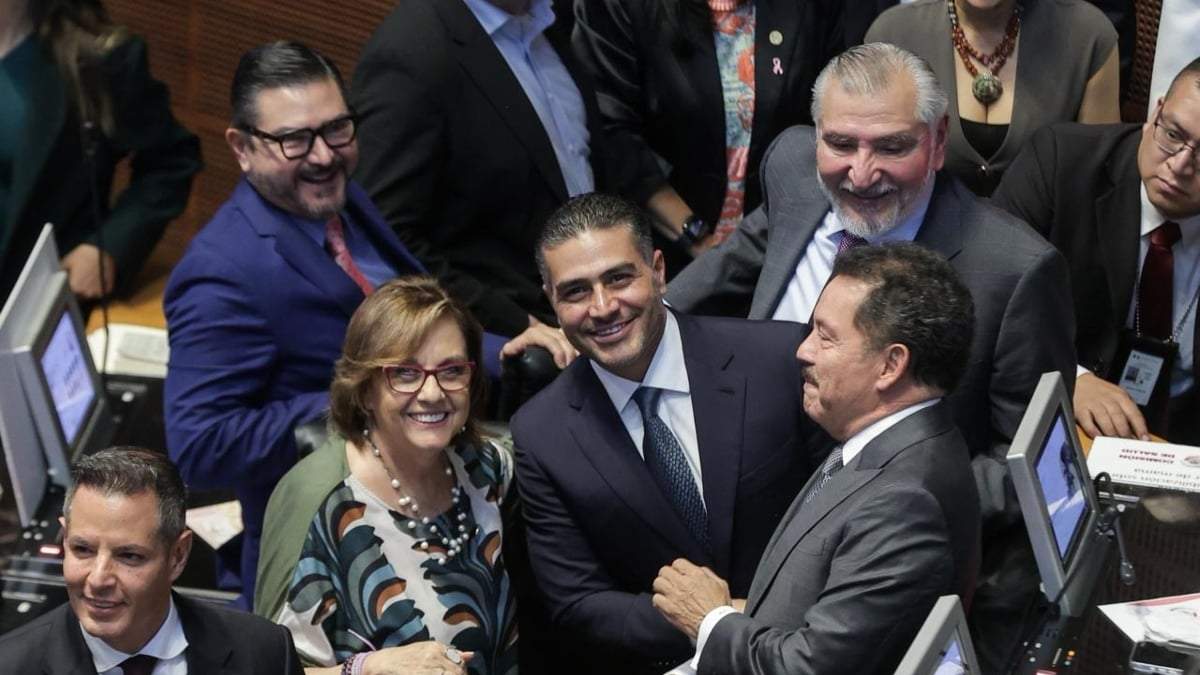 Omar García Harfuch con senadores de Morena