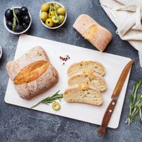 Pan Ciabatta con aceitunas: aprendé a prepararlo re crocante y delicioso para disfrutar recién horneado