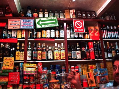 Mueren 33 personas por tomar alcohol edulterado en Estambul; 48 más están hospitalizados