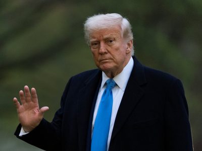 Trump se mantiene firme sobre los aranceles entre pérdidas en los mercados globales
