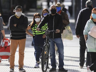 Para infectólogos, es "imposible" saber cuándo será el pico de contagios de coronavirus