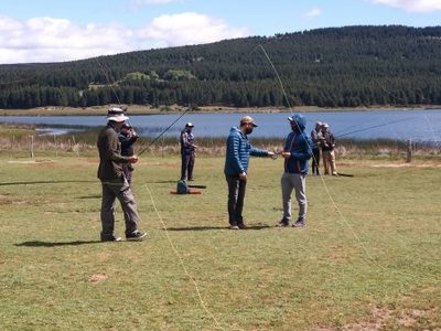 Inician un curso de pesca deportiva para disfrutar la temporada