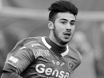 Futbolista italiano de 26 años muere tras sufrir un paro cardíaco en pleno partido