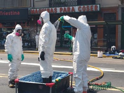 ¡Vale todo! Practican prueba piloto para fulminar el coronavirus en las calles. ¿Funcionará?