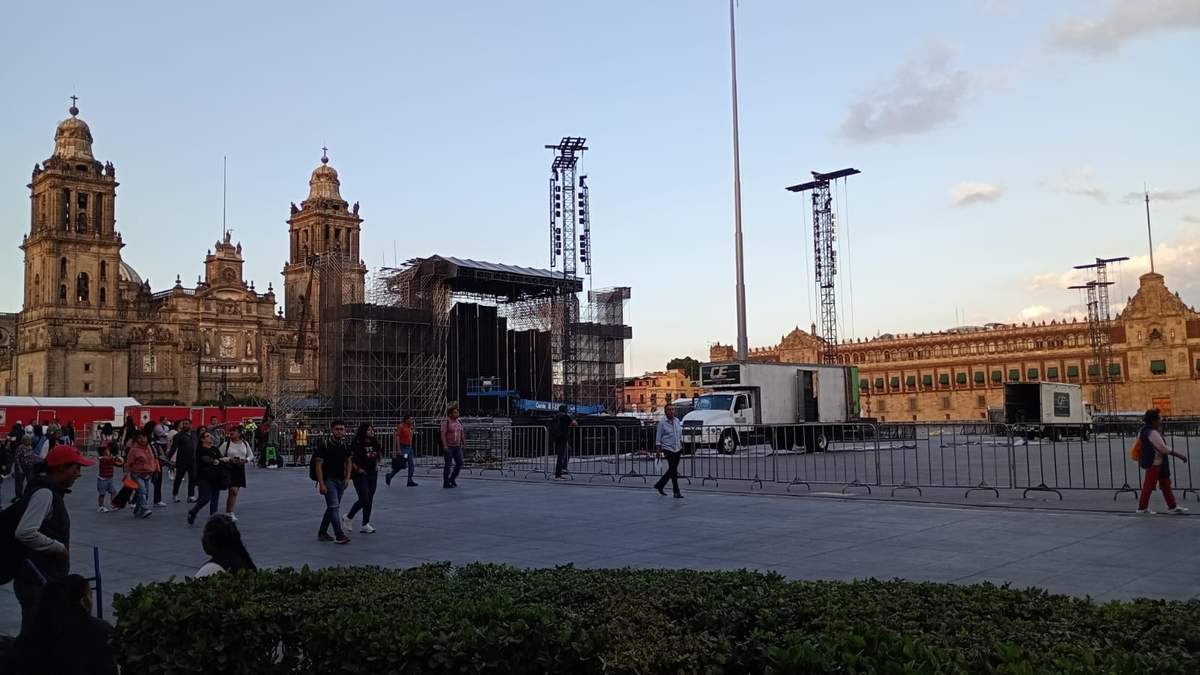 El montaje del escenario para el concierto de Shakira en el Zócalo de la CDMX