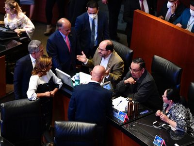 PRD queda fuera de la Comisión Permanente; Monreal le echa la culpa al PRI y al PAN
