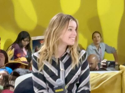 Milly Alcock se divierte con el duro entrenamiento de “Supergirl”