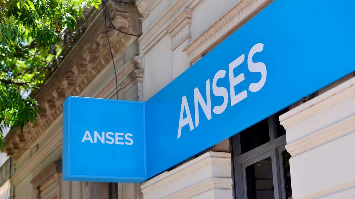 La ANSES tiene a su cargo las prestaciones sociales y jubilaciones. Fuente: (X)