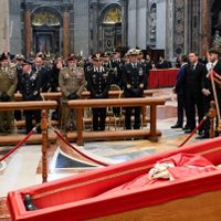 Continúa la multitudinaria despedida al papa Francisco