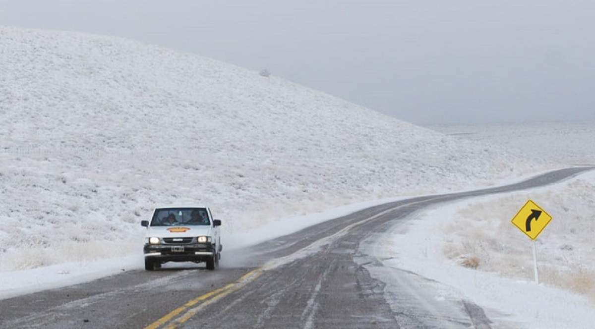 Un alerta amarilla por tormentas fuertes y nevadas rige para la cordillera de Neuquén y, por este motivo, el área de Defensa Civil provincial trabaja en tareas de asistencia para proteger a los pobladores. Fuente: (Provincia de Neuquén)