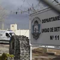 Una pelea por el control de un pabellón de la Unidad 11 terminó con un preso muerto y otro herido