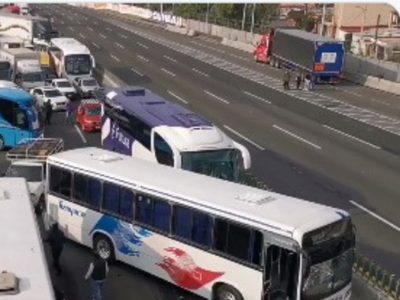 Caos vial: Transportistas bloquean ambos sentidos de la México-Pachuca