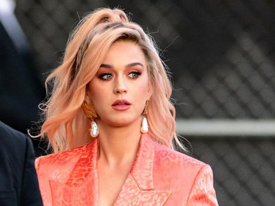 Decidida: Katy Perry aprovechó su look materno para enviar un enérgico mensaje